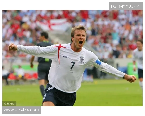 花式足球明星化身老头展现独特风采引发热议与关注